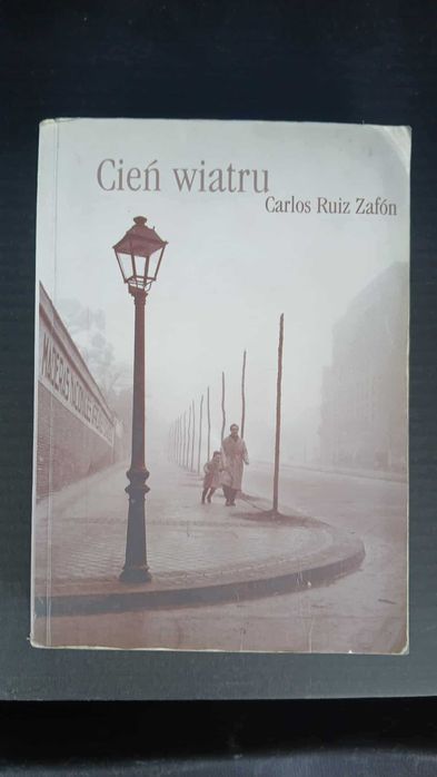 Carlos Ruiz Zafón ,,Cień wiatru"