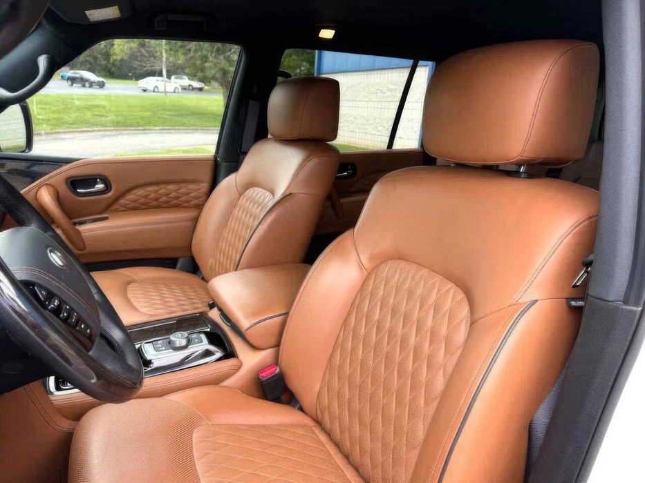 Infiniti QX80      2023