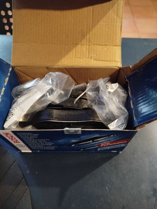 Pastilhas de travão Bosch novas