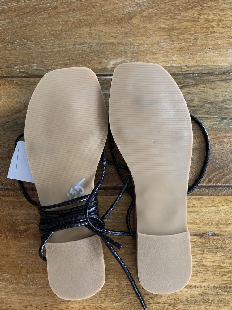 Steve Madden nowe czarne Klapki/ sandały wiązane 38
