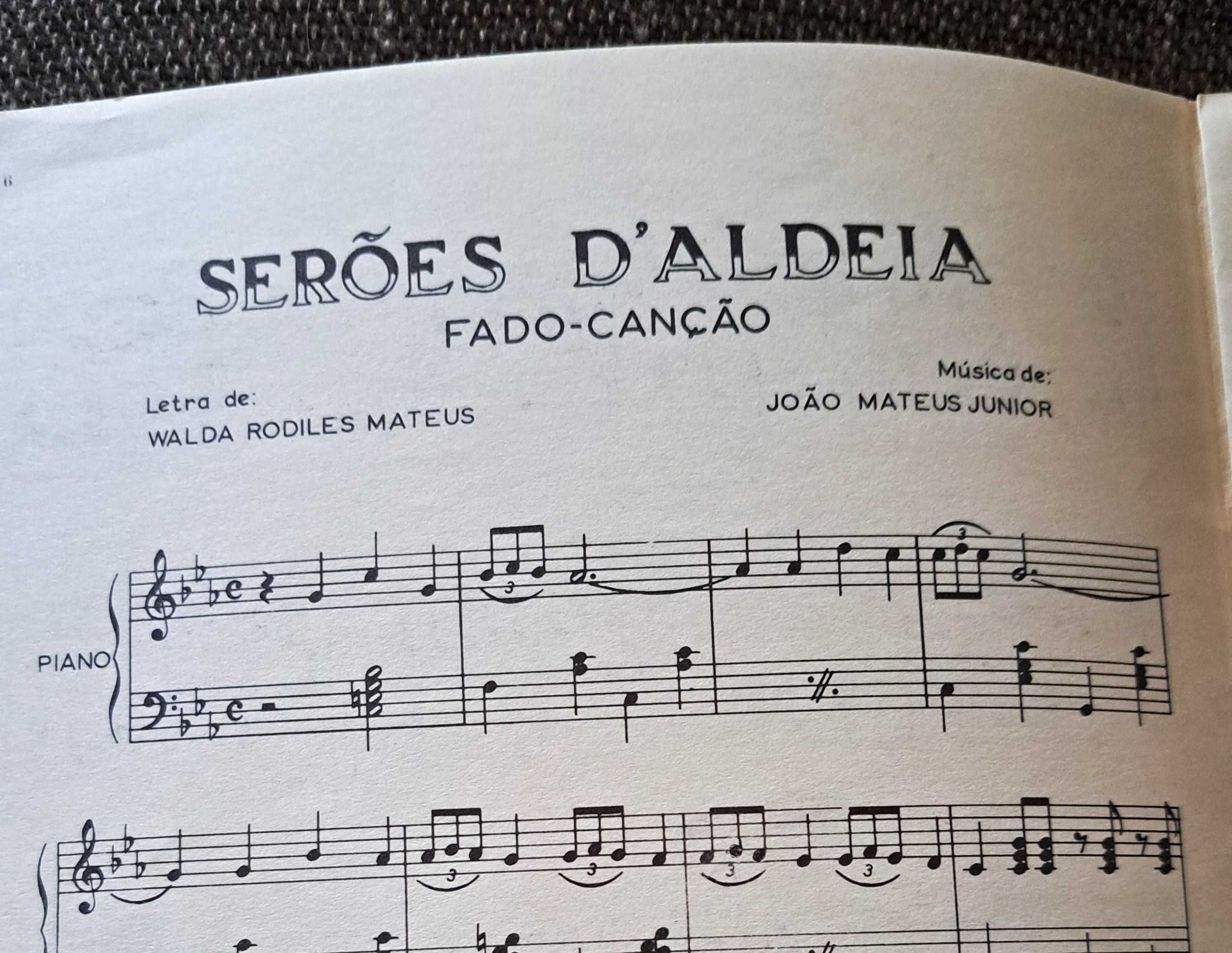 Livro com 8 Partituras de Fado