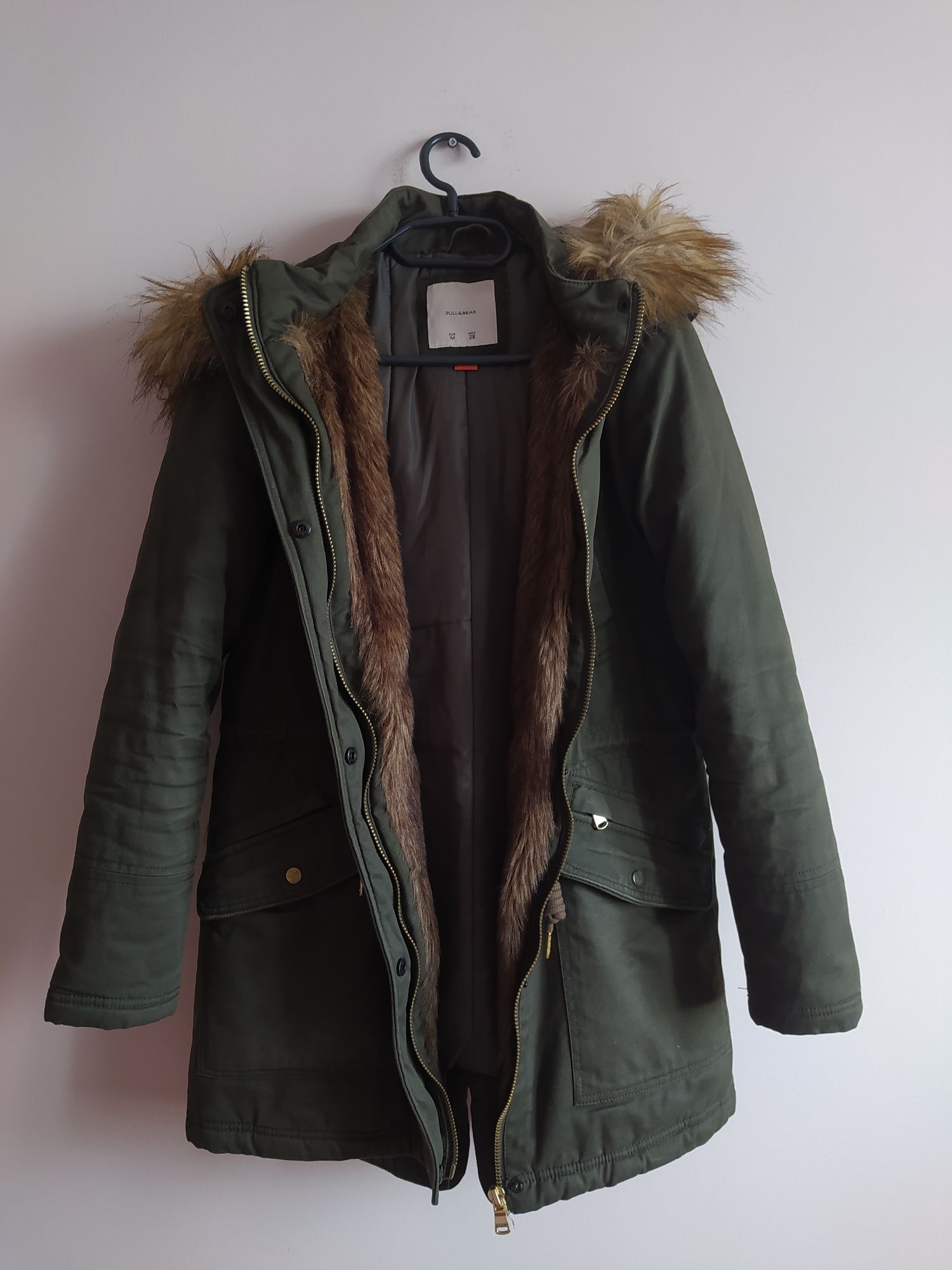 Zimowa kurtka parka z futerkiem, Pull&Bear, rozmiar M