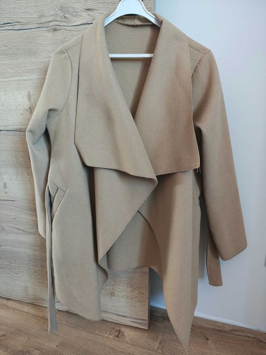 Krótki Płaszcz damski kolor brązowy