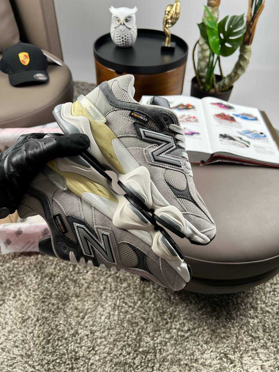 Жіночі кросівки нью беланс New Balance 9060  Light Grey Black [36-41]