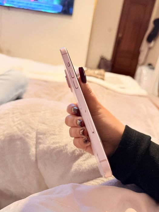 Iphone 15 plus rosa com marcas uso