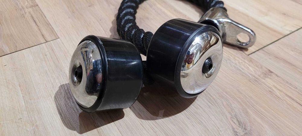 Sznur na biceps i triceps i nie tylko.
Szerokie zakończenie.