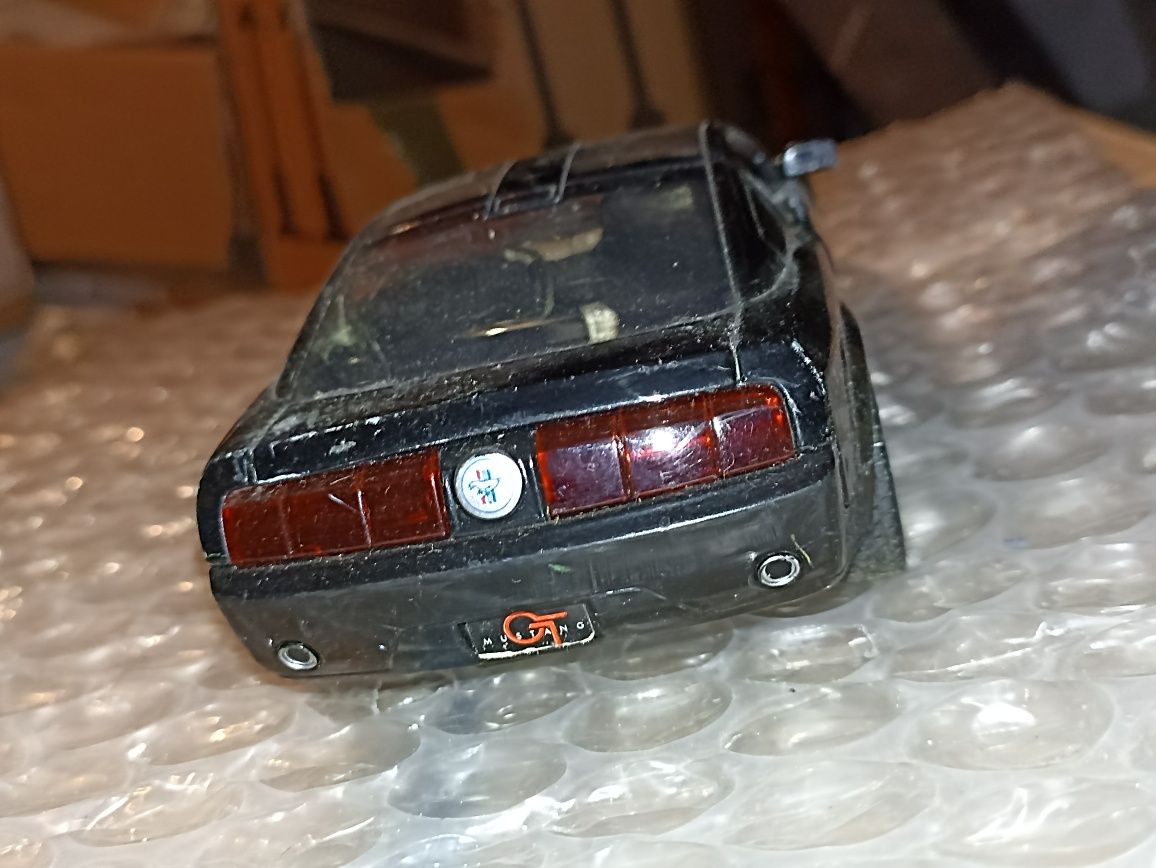 Model Ford Mustang GT 1:24