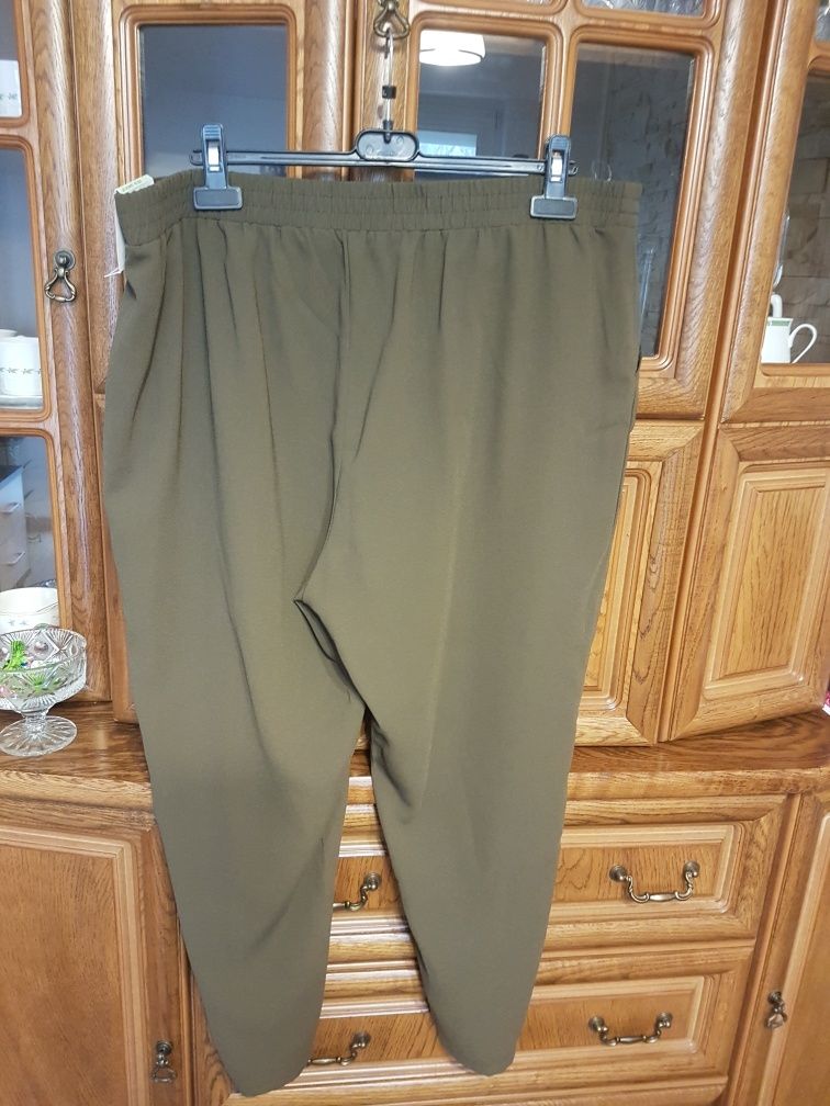 Nowe z metka spodnie damskie khaki 4XL