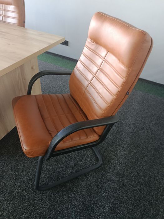 Продам офісні крісла