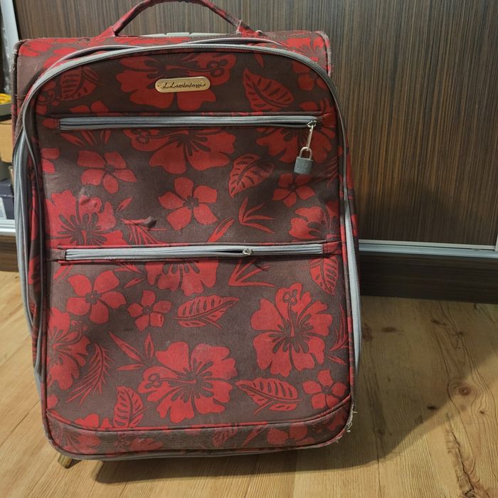 Walizka średnia 58x 30× 32 cm