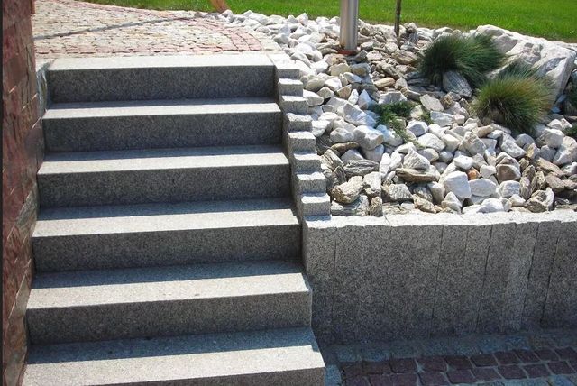 KAMIEŃ Palisada Granitowa Cięto ŁUPANA 10x10x30 cm Granit na SCHODY