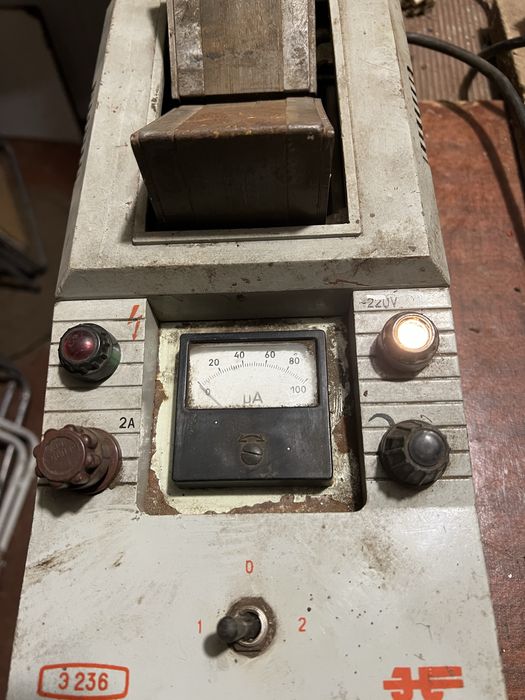 Пристрій для повірки стартерів авто, якорів