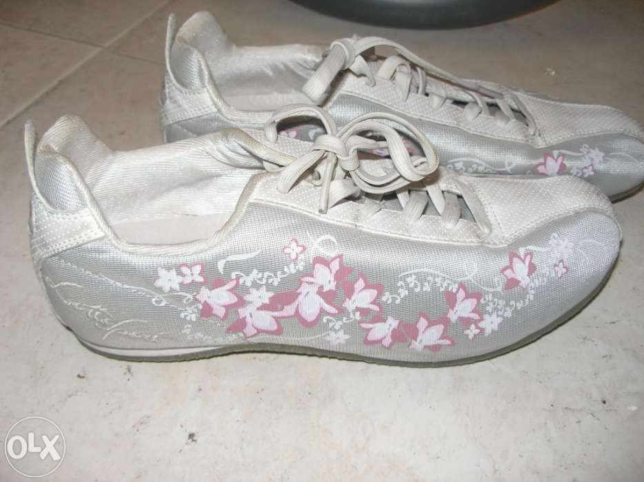 Sapatilhas frescas muito bonitas