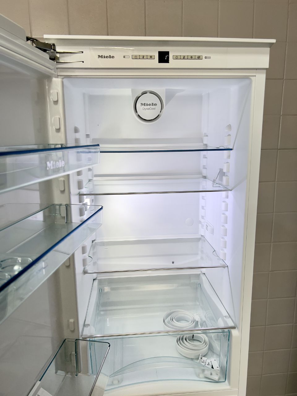 Вбудований холодильник Miele KFN 37232 iD