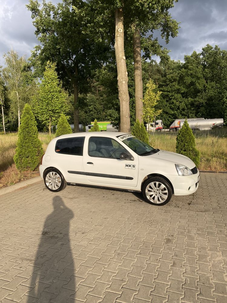 Swiezo sprowadzone Clio Campus