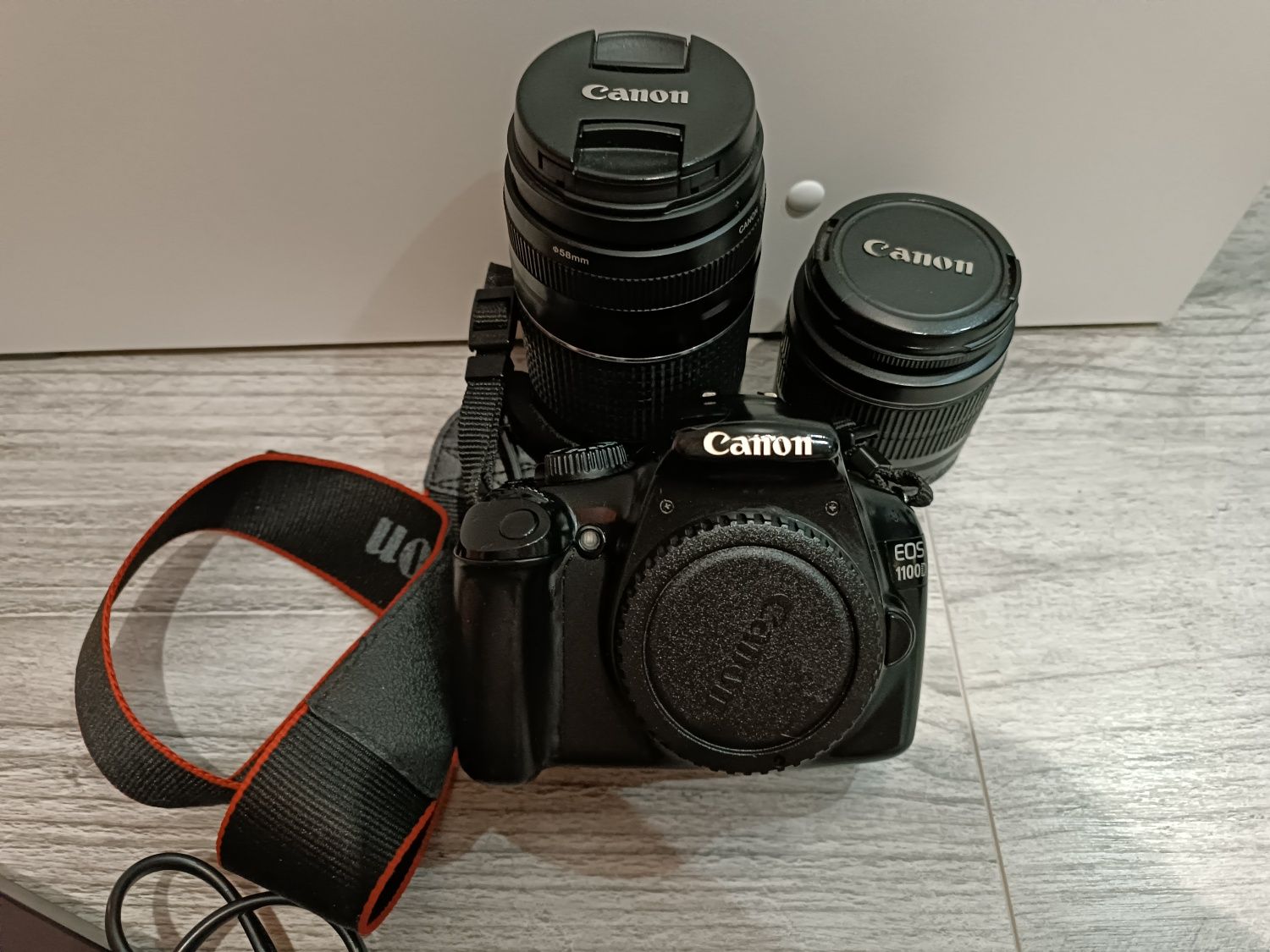Lustrzanka Canon + 2 obiektywy i futerał - zestaw