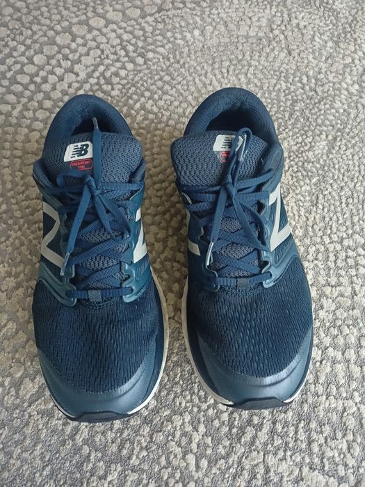 Buty sportowe marki New Balance. Rozmiar 44.