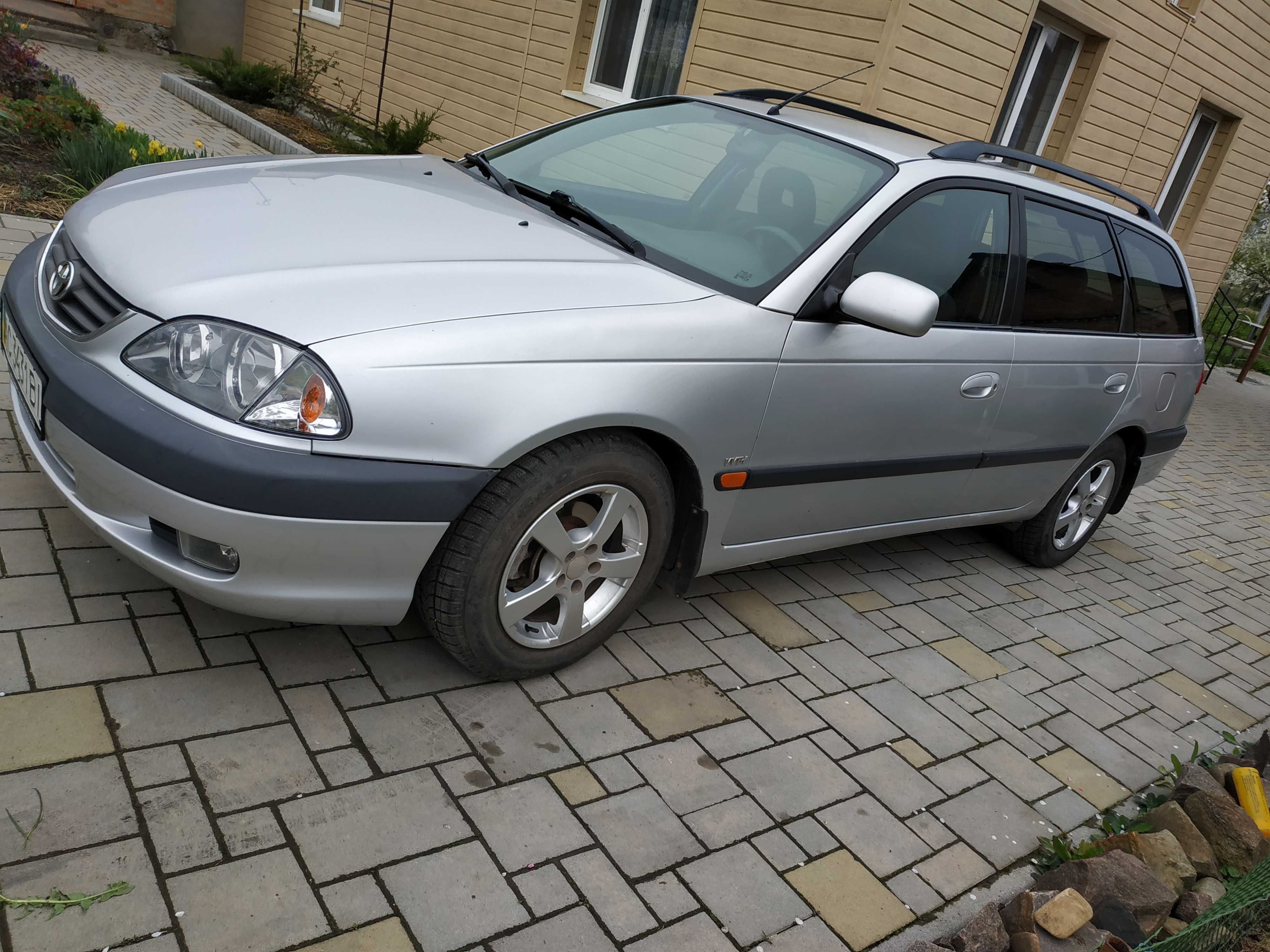 TOYOTA Avensis t22  2001 рік