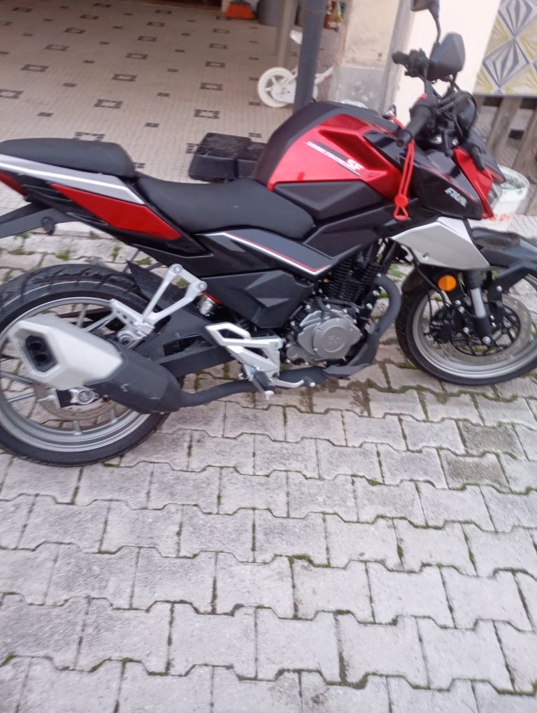 Vendo Fk motores 125cc ou troco por carrinha caixa fechada