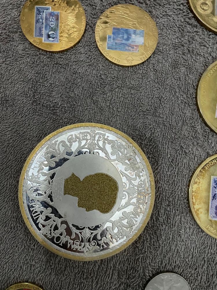 Medalhas douradas e prateadas