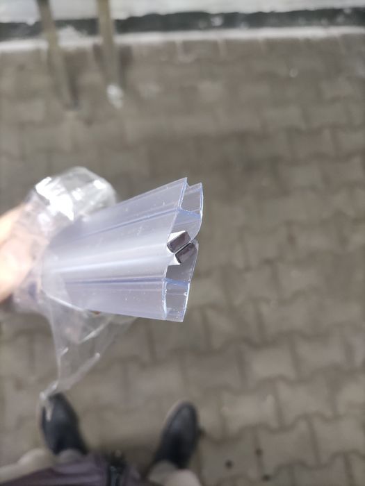 Sprzedam zamkniecie magnes do drzwi szklanych prysznicowe