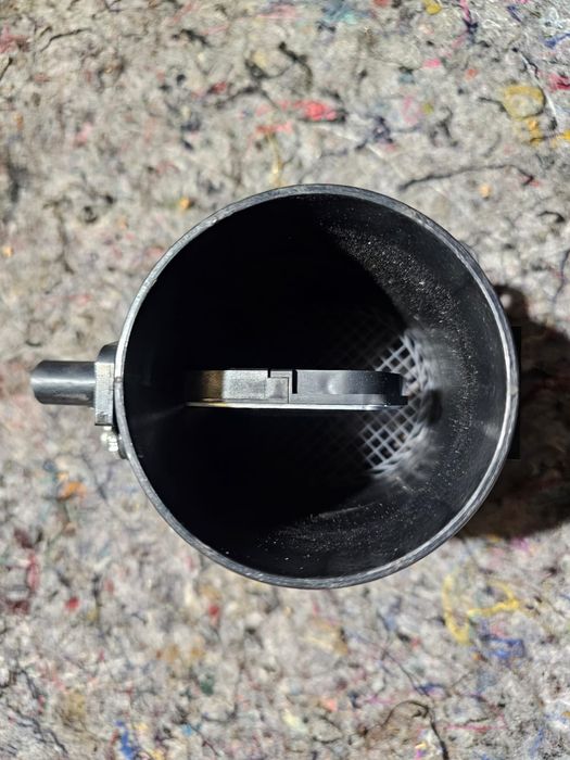 Przepływomierz przepływka Audi A4 B8 Seat VW oryginał EU