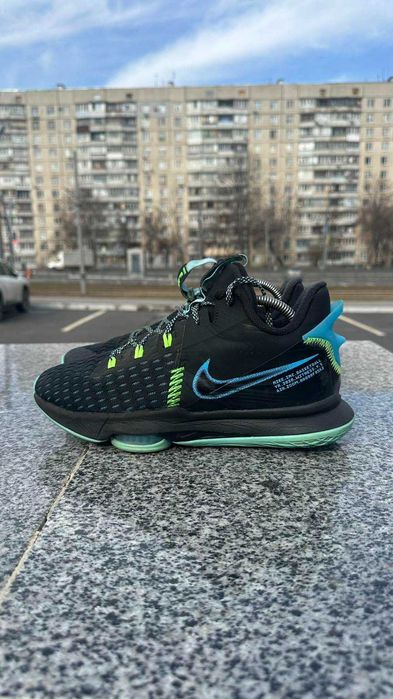 #2769 Nike LeBron Witness V [US 9 |27 cm]