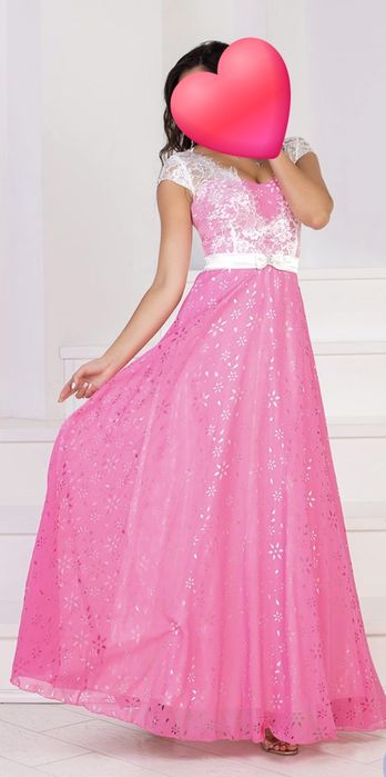 Дуже ніжне плаття з перфорацією