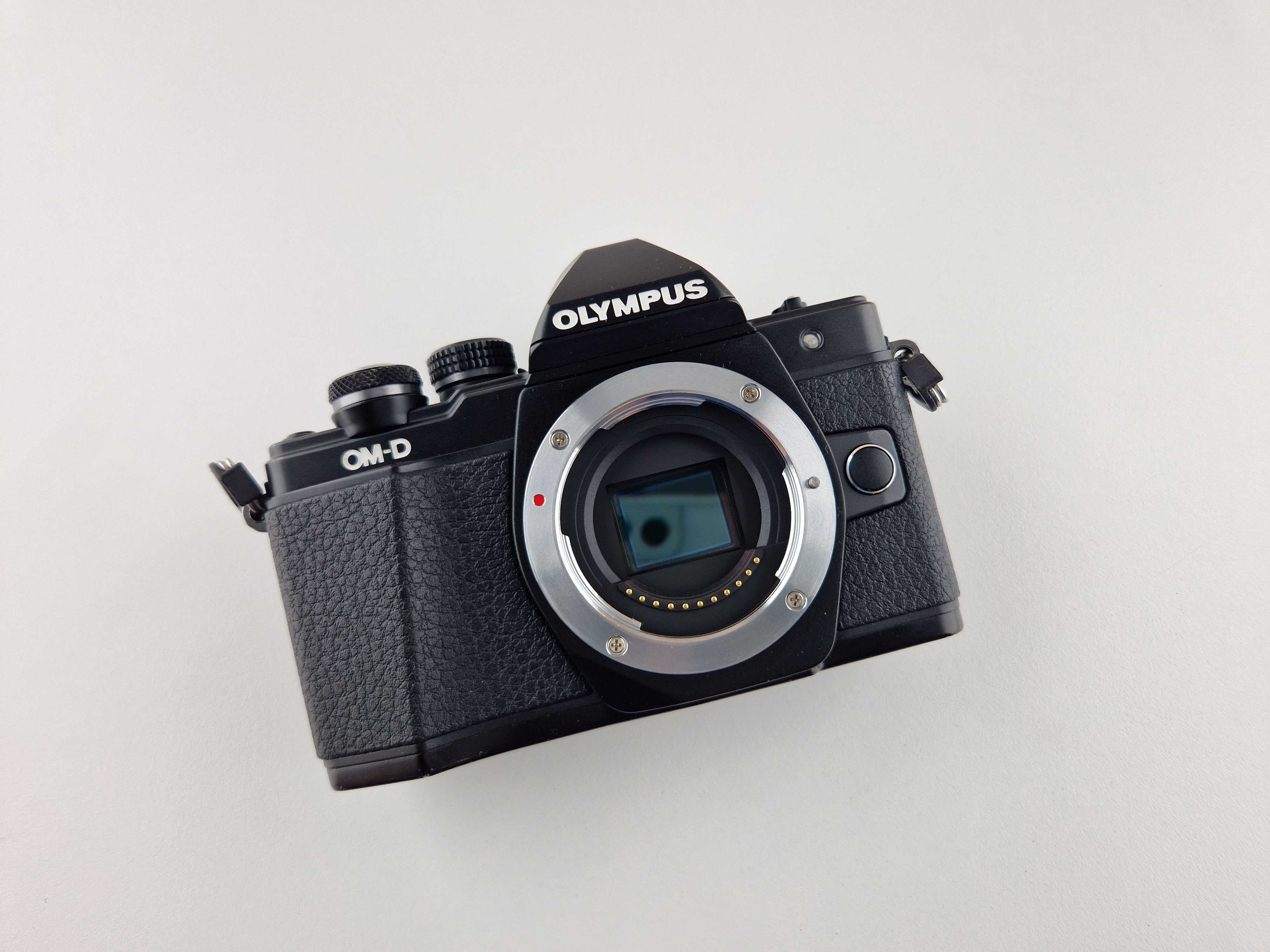 .Aparat Olympus E-M10 II  OM-D 32GB - przebieg 25 tys. - jak nowy