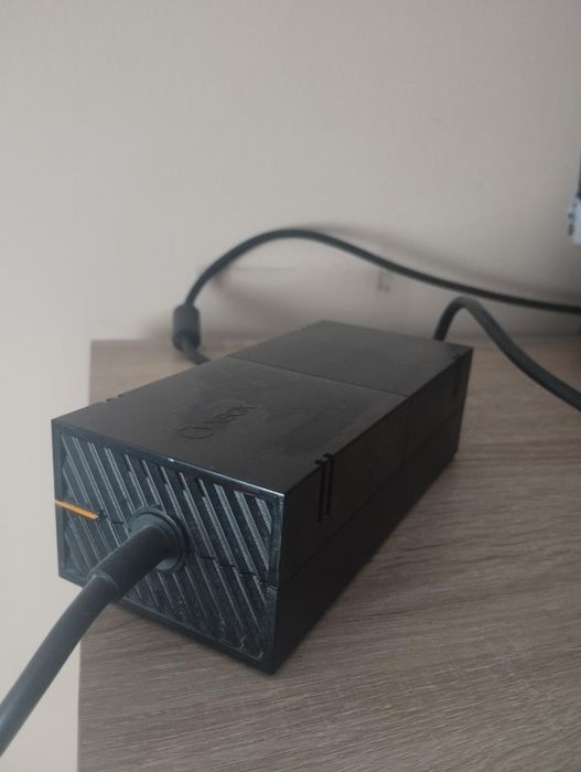 Sprzedam Xbox one+ kontlorel + Kinekt