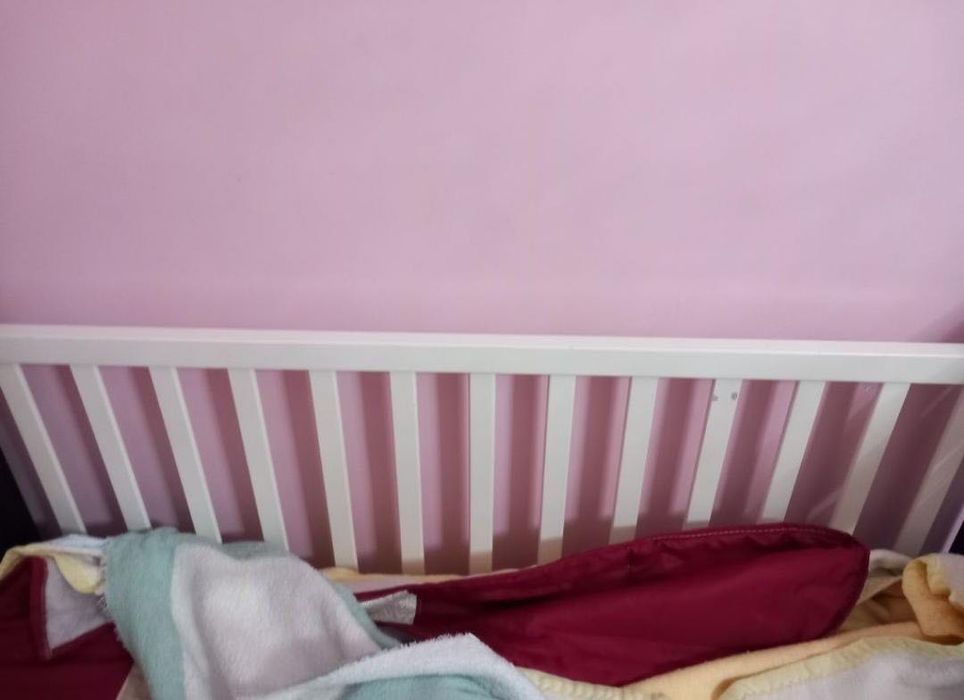 Cama de bebé de grades