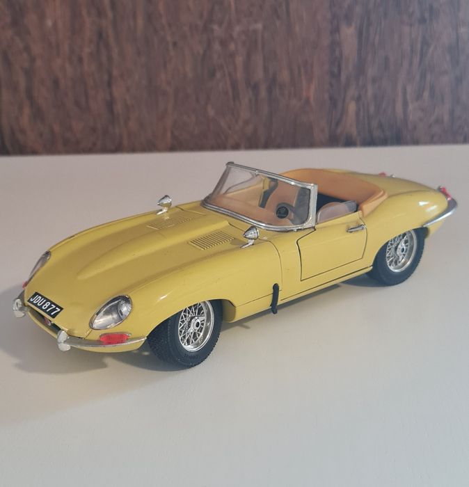 Venda Jaguar "E" 1961 escala 1/18