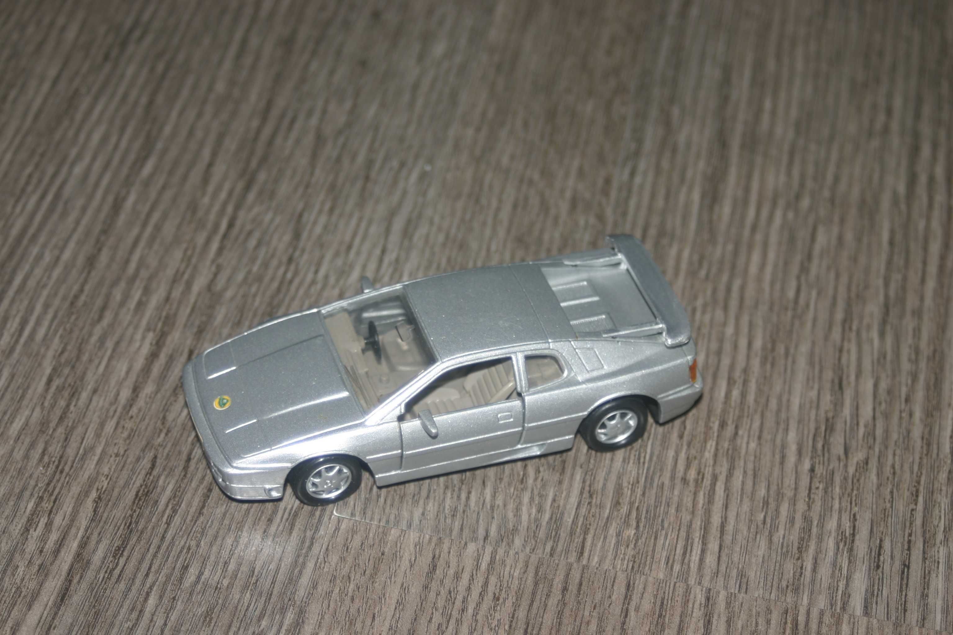 1/38 Lotus Esprit S300 Maisto