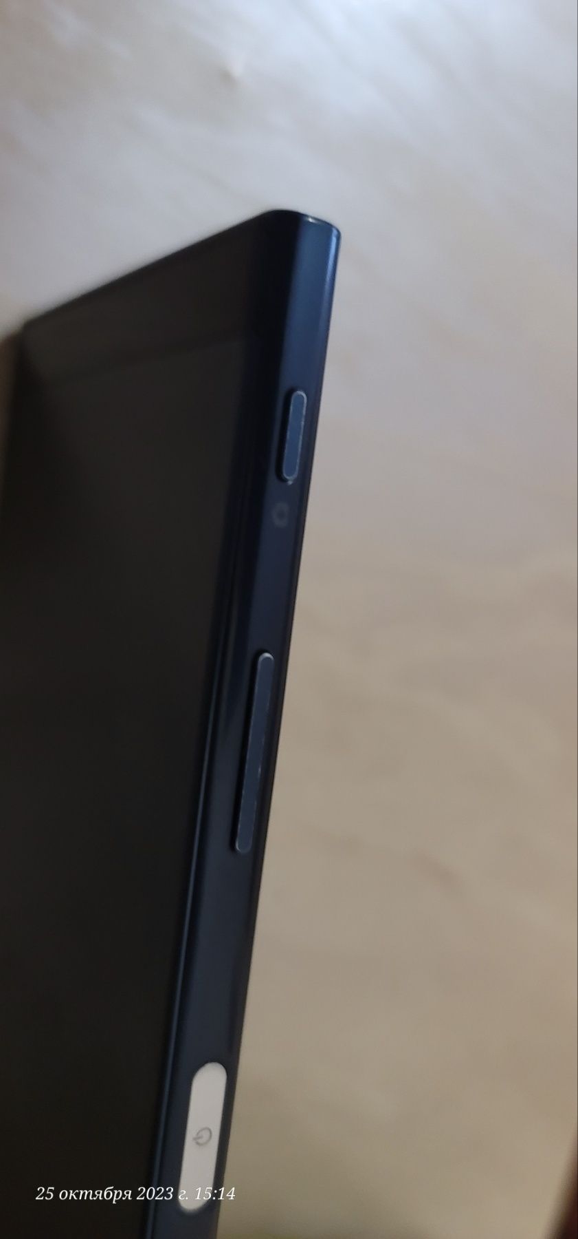 Sony Xperia XZ F8332