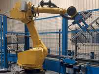 Ramię robota przemysłowego FANUC M-710iC z kontrolerem R-30iB Plus