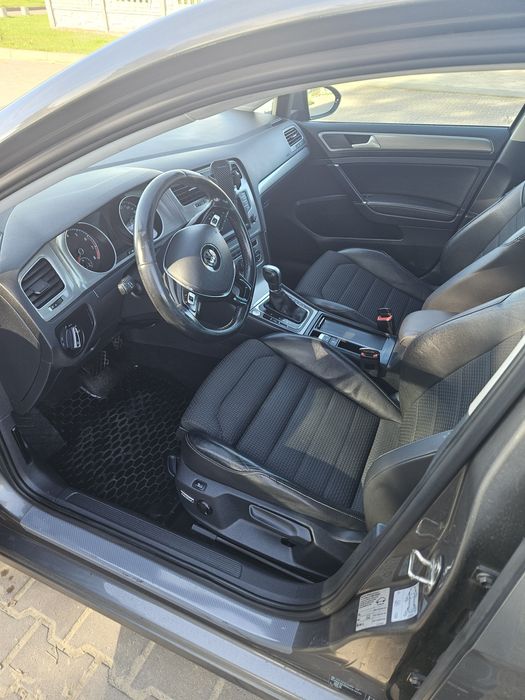 Volkswagen Golf 7 •2015 • 1.4 Бензин • Автомат • Універсал • Webasto