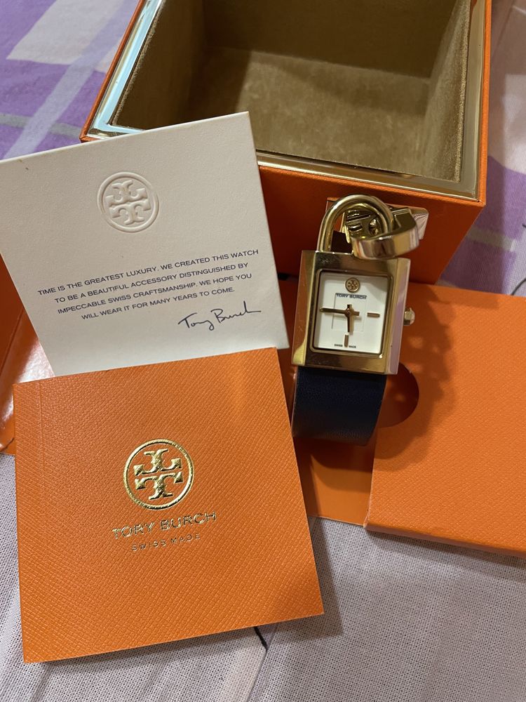 Часи Tory Burch срочно