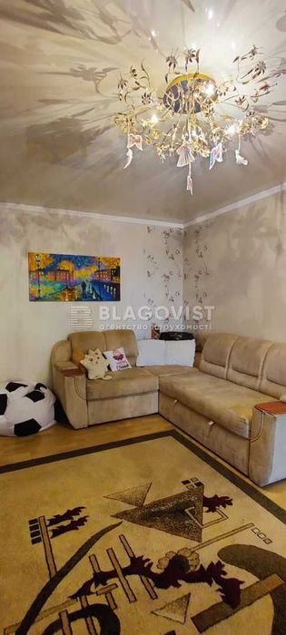 Продаємо затишну 3кім.квартиру в Деснянському р-ні Марини Цвєтаєвої 12