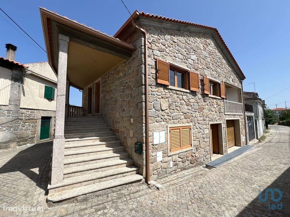 Casa T1 em Sernancelhe e Sarzeda de 121,00 m2