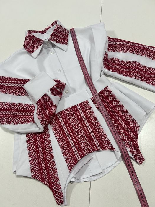 Вишиванка з баскою