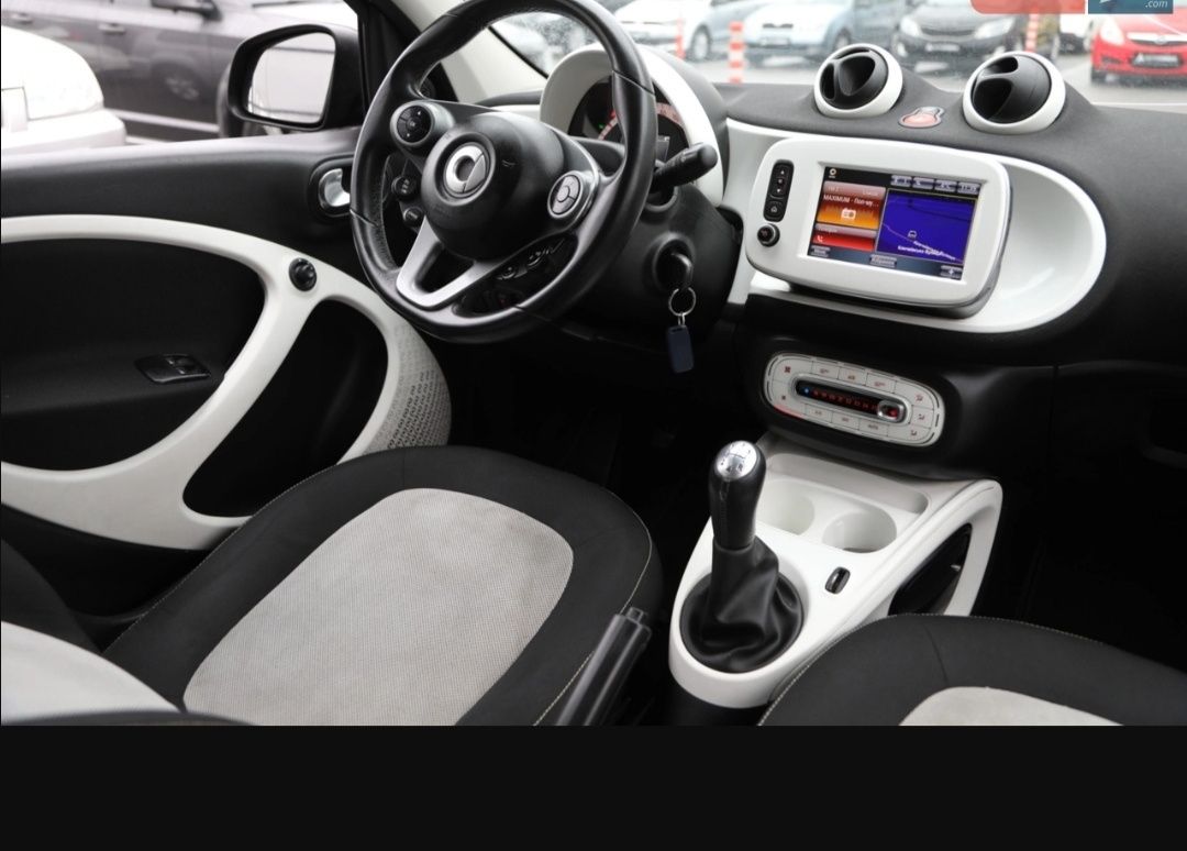 Продам автомобиль smart forfour 2015
