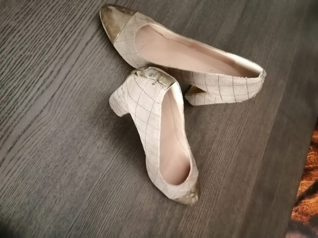 Sapato beige Foreva