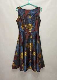 Kwiecista błyszcząca granatowa sukienka Kelly&Grace nowa z metką 38 M