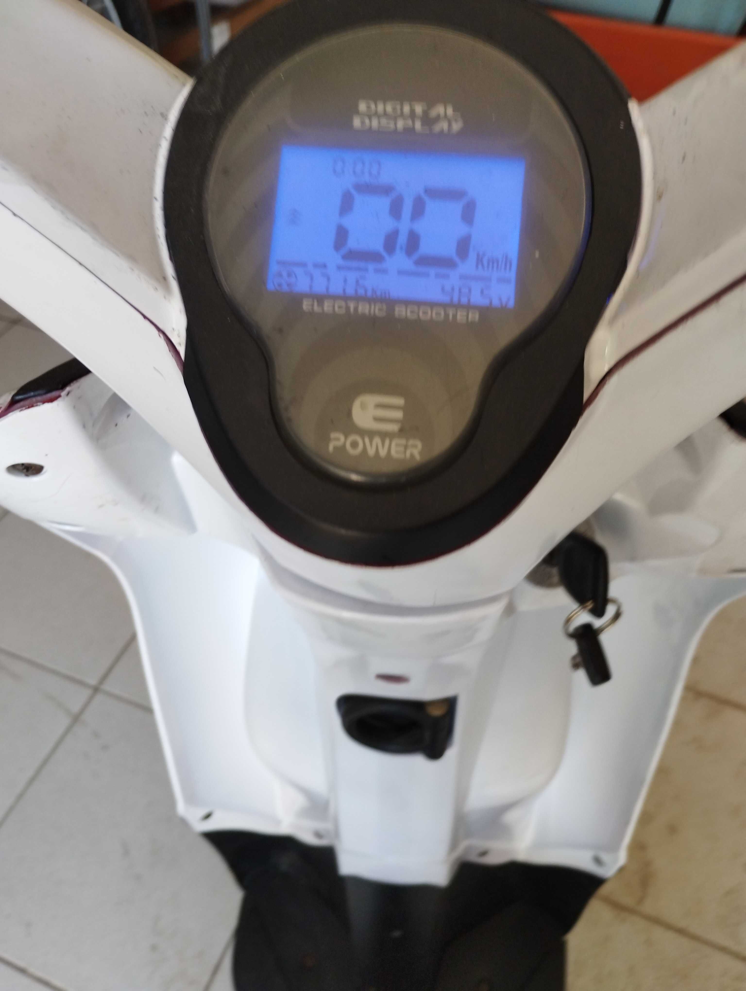 Scooter sem carta 100% elétrica