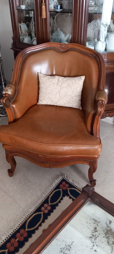 Sofas em pele - dois de um lugar e um de dois lugares