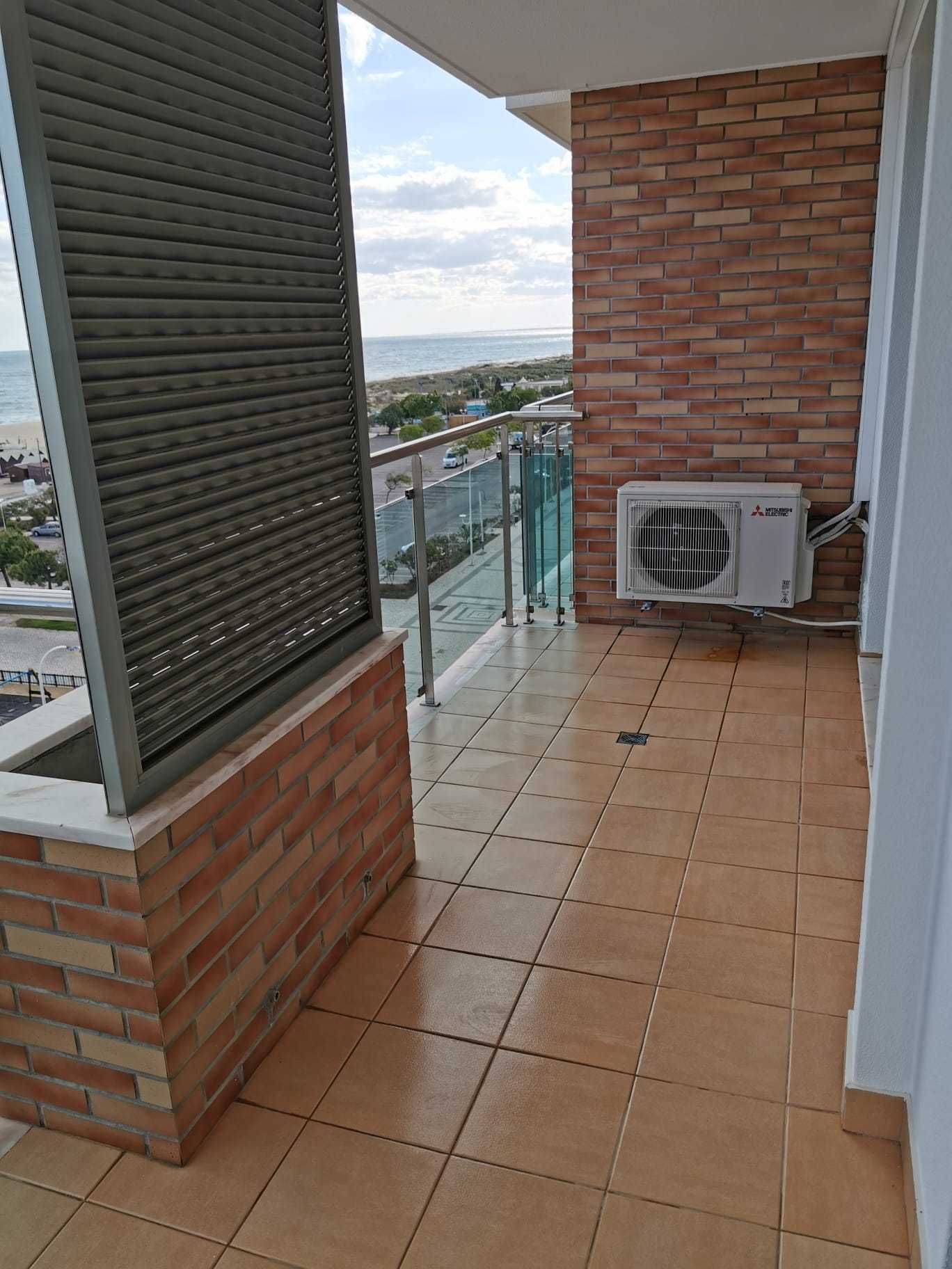 Apartamento T1 com vista mar, lugar de garagem