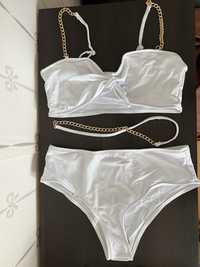 Biały kostium kąpielowy łańcuch
