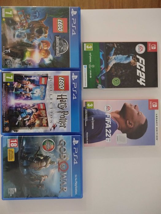 Conjunto de jogos de PlayStation e Nintendo Switch.