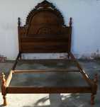cama madeira de castanho com estrado, 199x139x30, cabeceira 160