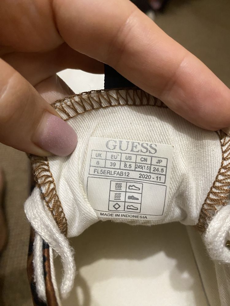 Жіночі кеди Guess